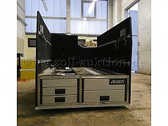 Frontansicht mit Loch in der Rückwand