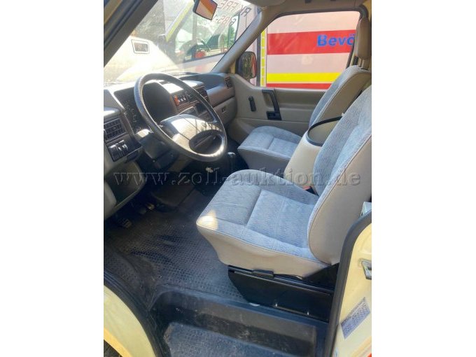 1 Einsatzfahrzeug KTW VW Transporter T4 mit Motorschaden – foto 2 – kavel bij Zoll-Auktion, Namborn