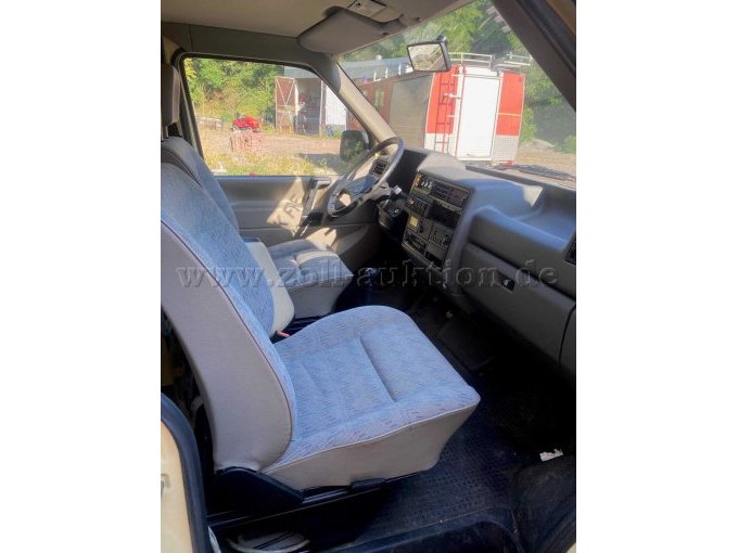 1 Einsatzfahrzeug KTW VW Transporter T4 mit Motorschaden – foto 9 – kavel bij Zoll-Auktion, Namborn