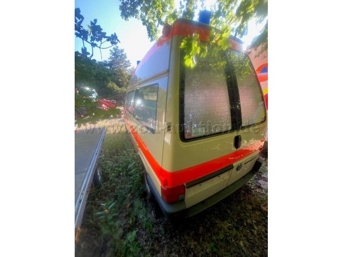 1 Einsatzfahrzeug KTW VW Transporter T4 mit Motorschaden – foto 3 – kavel bij Zoll-Auktion, Namborn