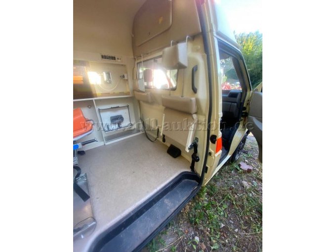 1 Einsatzfahrzeug KTW VW Transporter T4 mit Motorschaden – foto 4 – kavel bij Zoll-Auktion, Namborn