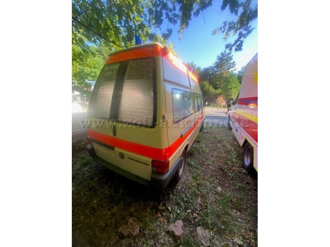 1 Einsatzfahrzeug KTW VW Transporter T4 mit Motorschaden – foto 5 – kavel bij Zoll-Auktion, Namborn
