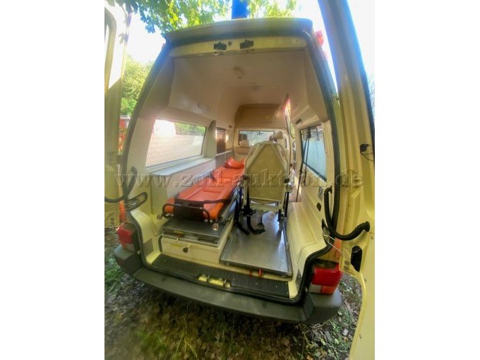 1 Einsatzfahrzeug KTW VW Transporter T4 mit Motorschaden – foto 8 – kavel bij Zoll-Auktion, Namborn