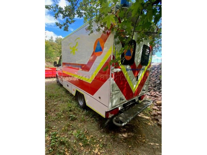 1 Einsatzfahrzeug Mercedes Benz Sprinter ehem. RTW mit Motorschaden – foto 5 – kavel bij Zoll-Auktion, Namborn