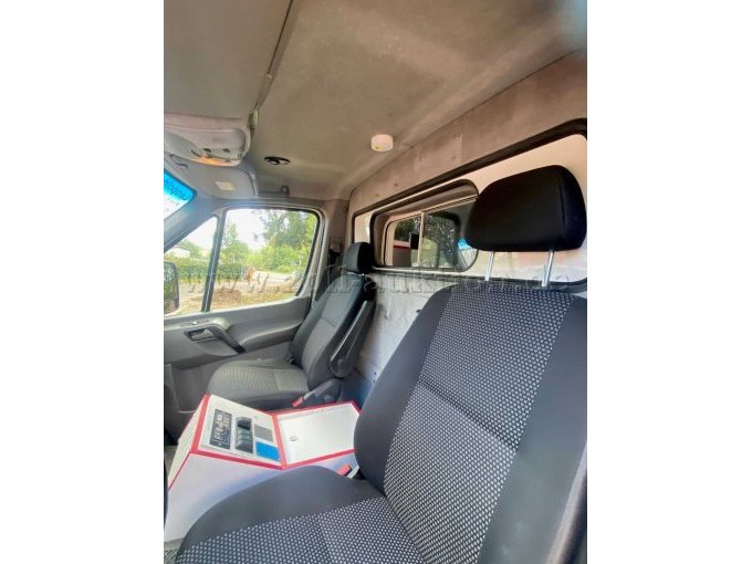 1 Einsatzfahrzeug Mercedes Benz Sprinter ehem. RTW mit Motorschaden – foto 3 – kavel bij Zoll-Auktion, Namborn