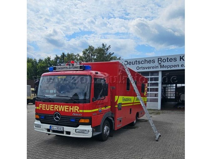 ELW II vorne mit Leiter