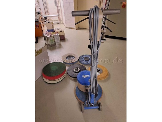 Rückansicht Poliermaschine mit Zubehör
