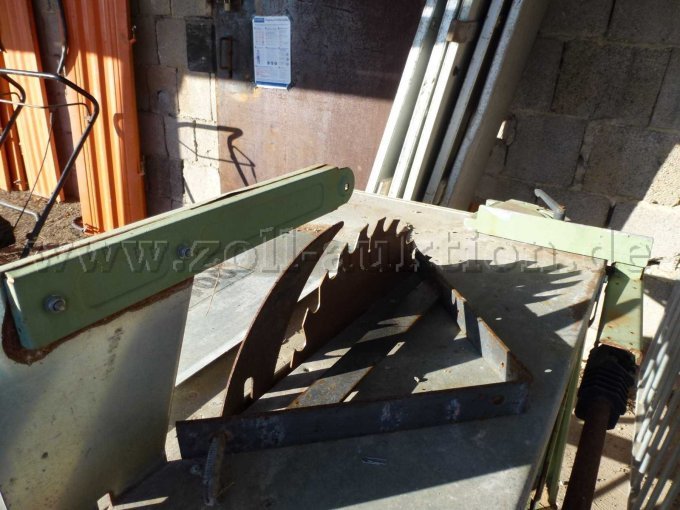 Ansicht mit Sägeblatt