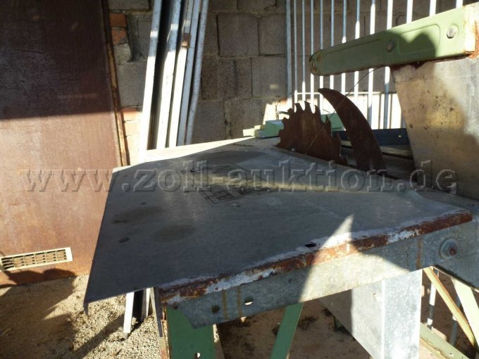 Ansicht mit Sägeblatt