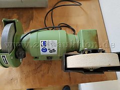 Elektra Beckum Schleifbock Doppelschleifer Typ TN 175 Draufsicht vorne mit Gefahrenschildern