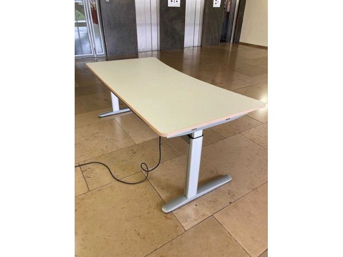 Schreibtisch von hinten