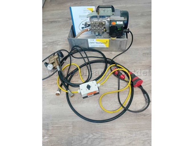 Ansicht Druckprüfpumpe inklusive Zubehör