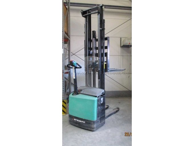 Elektro-Hubwagen Rückseite, Zinken hochgefahren