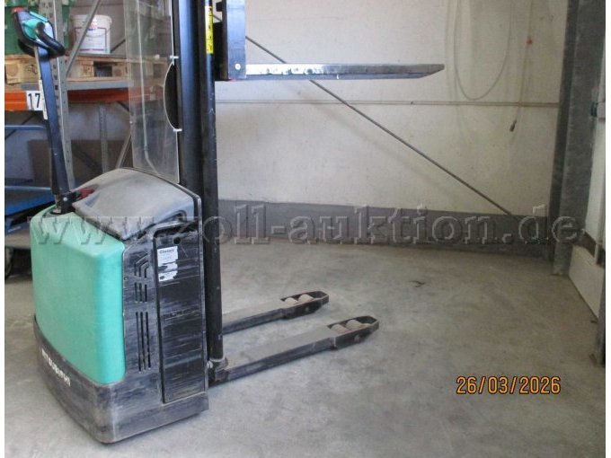 Elektro-Hubwagen seitlich, Zinken hochgefahren