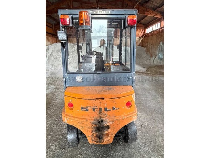 Still Elektrostapler Heckansicht