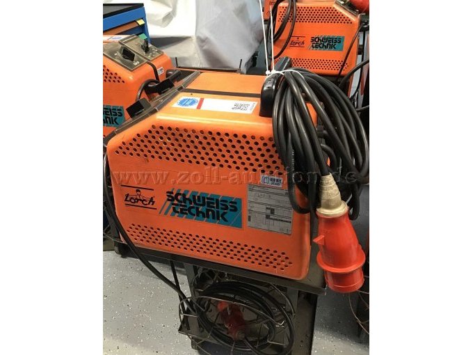 Ansicht von schräg hinten mit Anschlusskabel für die Stromversorgung.