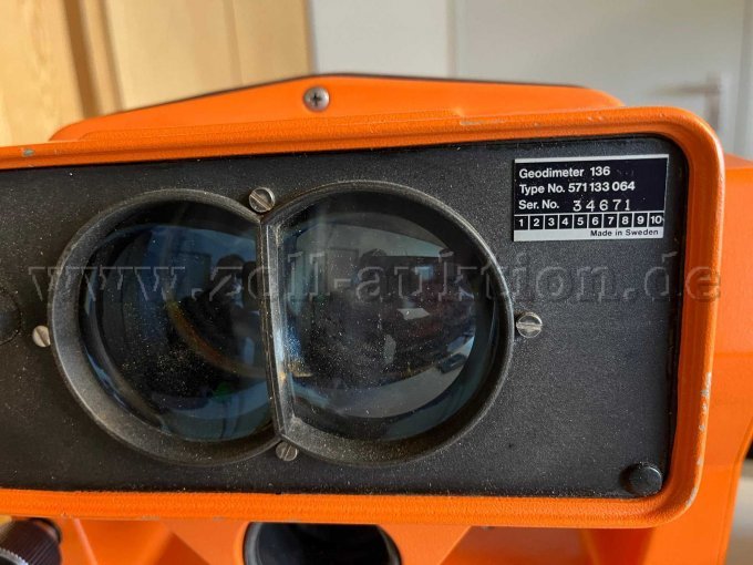 Geodimeter Ansicht frontal Linsen