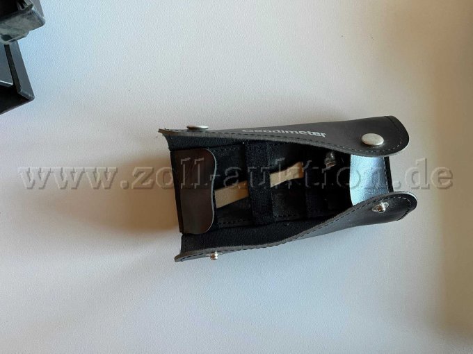 Tasche mit Reinigungspinsel innenliegend