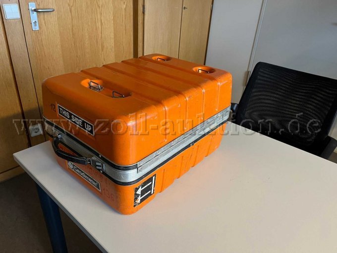 Geodimeter im Koffer geschlossen