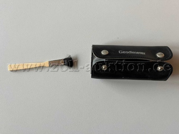 Tasche und Reinigungspinsel