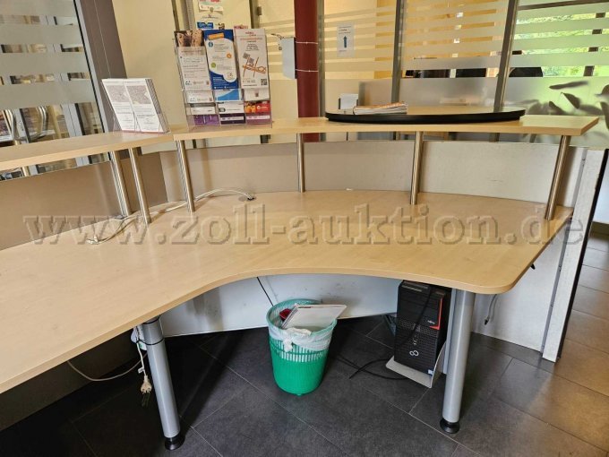 1 Empfangstresen mit zwei Arbeitsplätzen und einem Rollcontainer – foto 8 – kavel bij Zoll-Auktion, Neuenstein