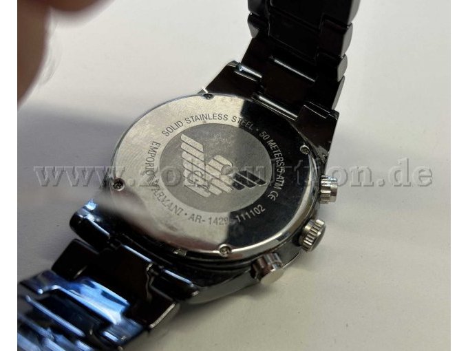 Emporio Armani Ceramica AR1429 111102 Chronograph
Gehäuseboden geöffnet, ohne Funktionsprüfung