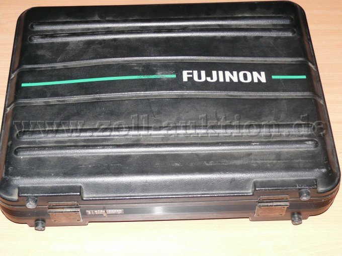 Blick auf den geschlossenen Transportkoffer von hinten