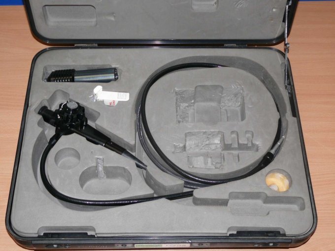 Blick auf die Endoskopkamera im geöffneten Transportkoffer Blick auf die Endoskopkamera im geöffneten Transportkoffer
