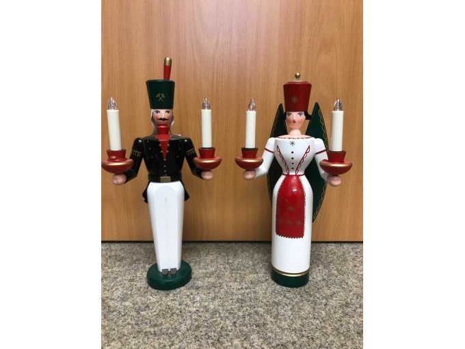 Engel und Bergman mit LUMIX Beleuchtung Gesamtansicht