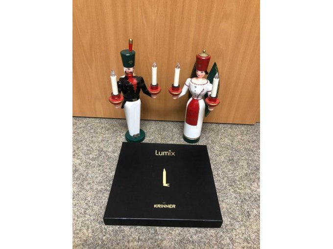 Engel und Bergman mit LUMIX Beleuchtung Gesamtansicht