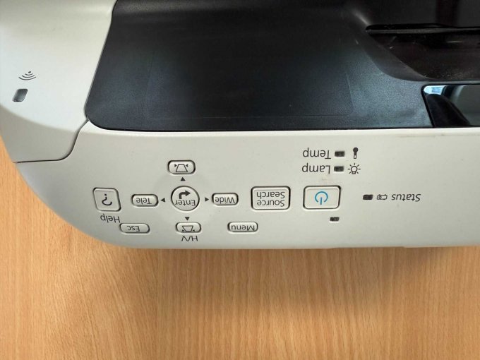 Epson EB-575W Ultra-Kurzdistanz-Beamer
Bedienfeld