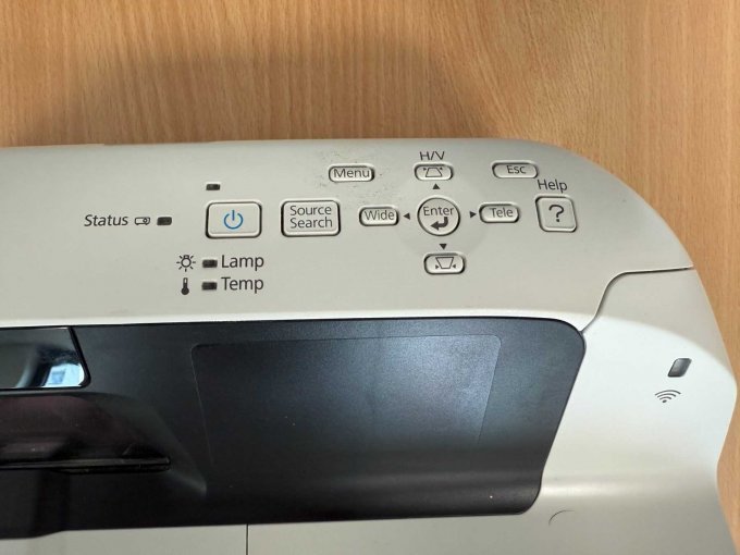 Epson EB-575W Ultra-Kurzdistanz-Beamer
Ansicht Bedienfeld