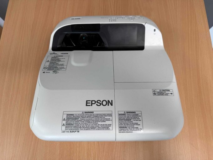 Epson EB-575W Ultra-Kurzdistanz-Beamer
Ansicht von hinten