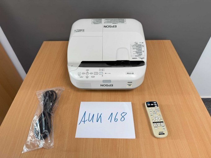 Epson EB-575W Ultra-Kurzdistanz-Beamer mit Stromkabel und Fernbedienung