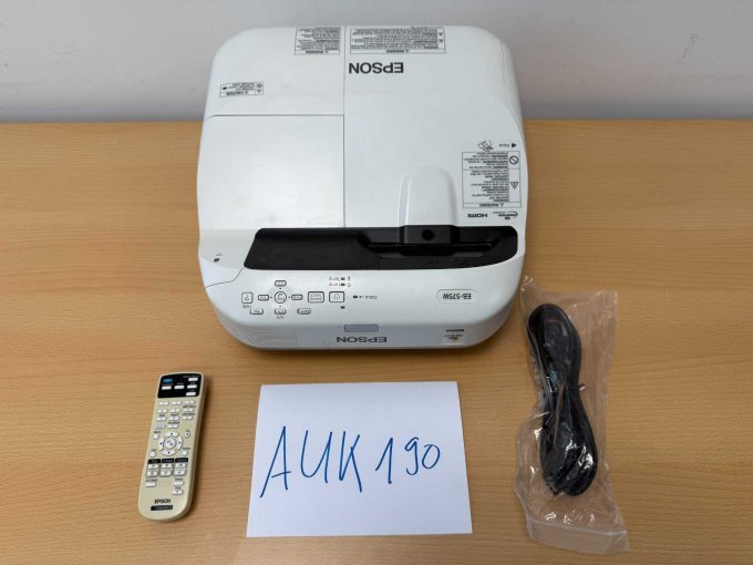 Epson EB-575W Ultra-Kurzdistanz-Beamer mit Kabel und Fernbedienung