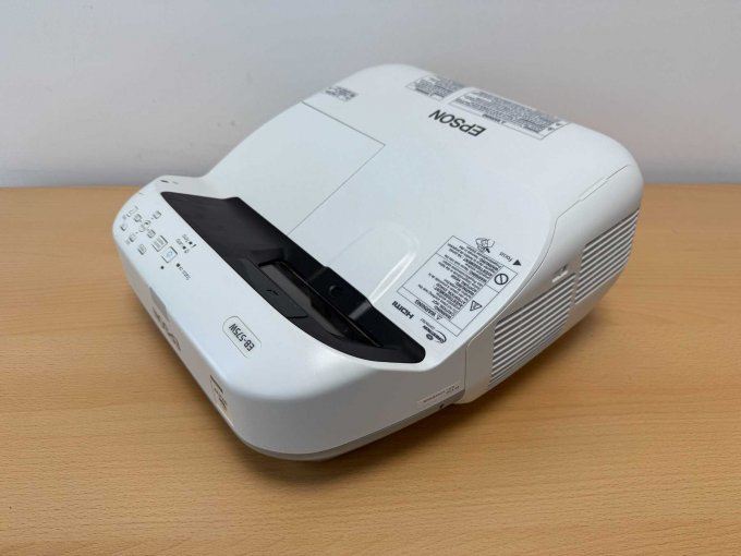 Epson EB-575W Ultra-Kurzdistanz-Beamer- 
Ansicht von der Seite