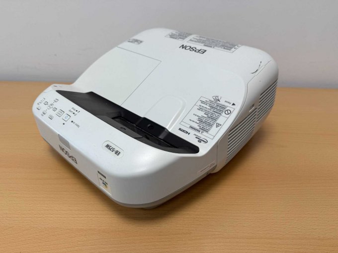 Epson EB-575W Ultra-Kurzdistanz-Beamer
Ansicht von vorne