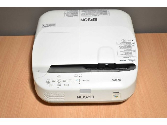 Epson EB-575W Ultra-Kurzdistanz-Beamer
Ansicht von vorne