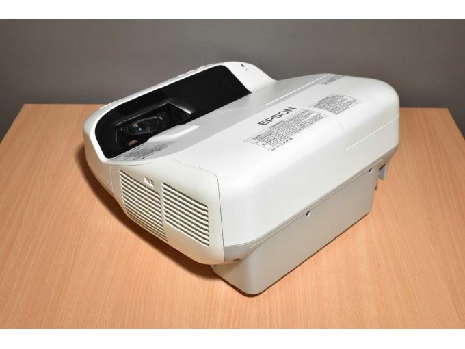 Epson EB-575W Ultra-Kurzdistanz-Beamer
Ansicht von hinten