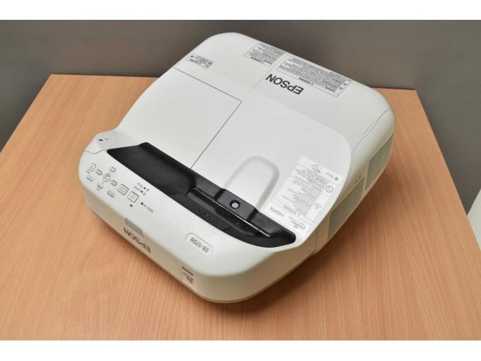 Epson EB-575W Ultra-Kurzdistanz-Beamer
Ansicht von vorne