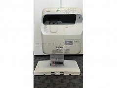 Epson EB-685W mit Wandhalterung