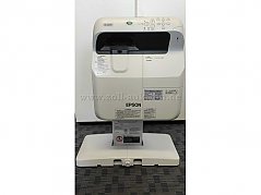 Epson EB-685W mit Wandhalterung