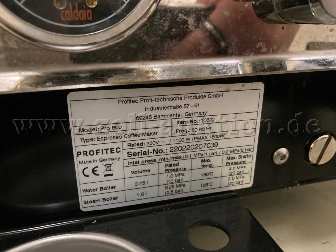 CE-Kennung und Seriennummer