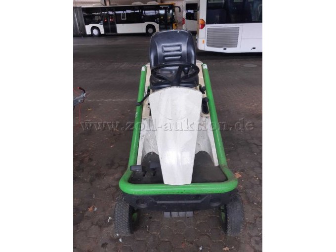 Aufsitzmäher von vorne
