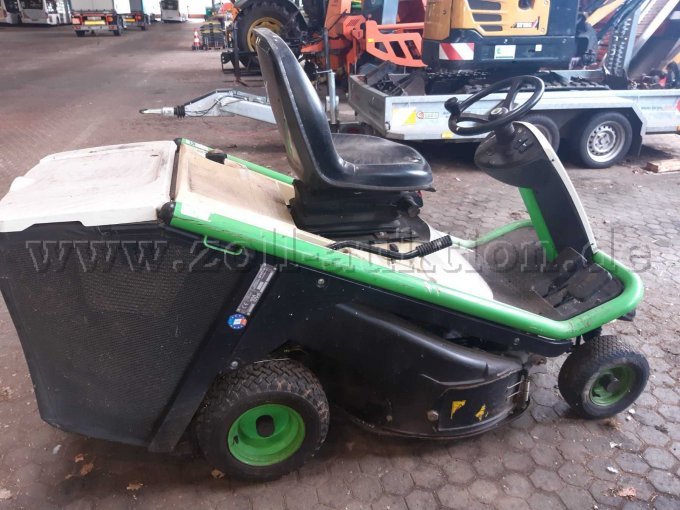 Aufsitzmäher seitlich