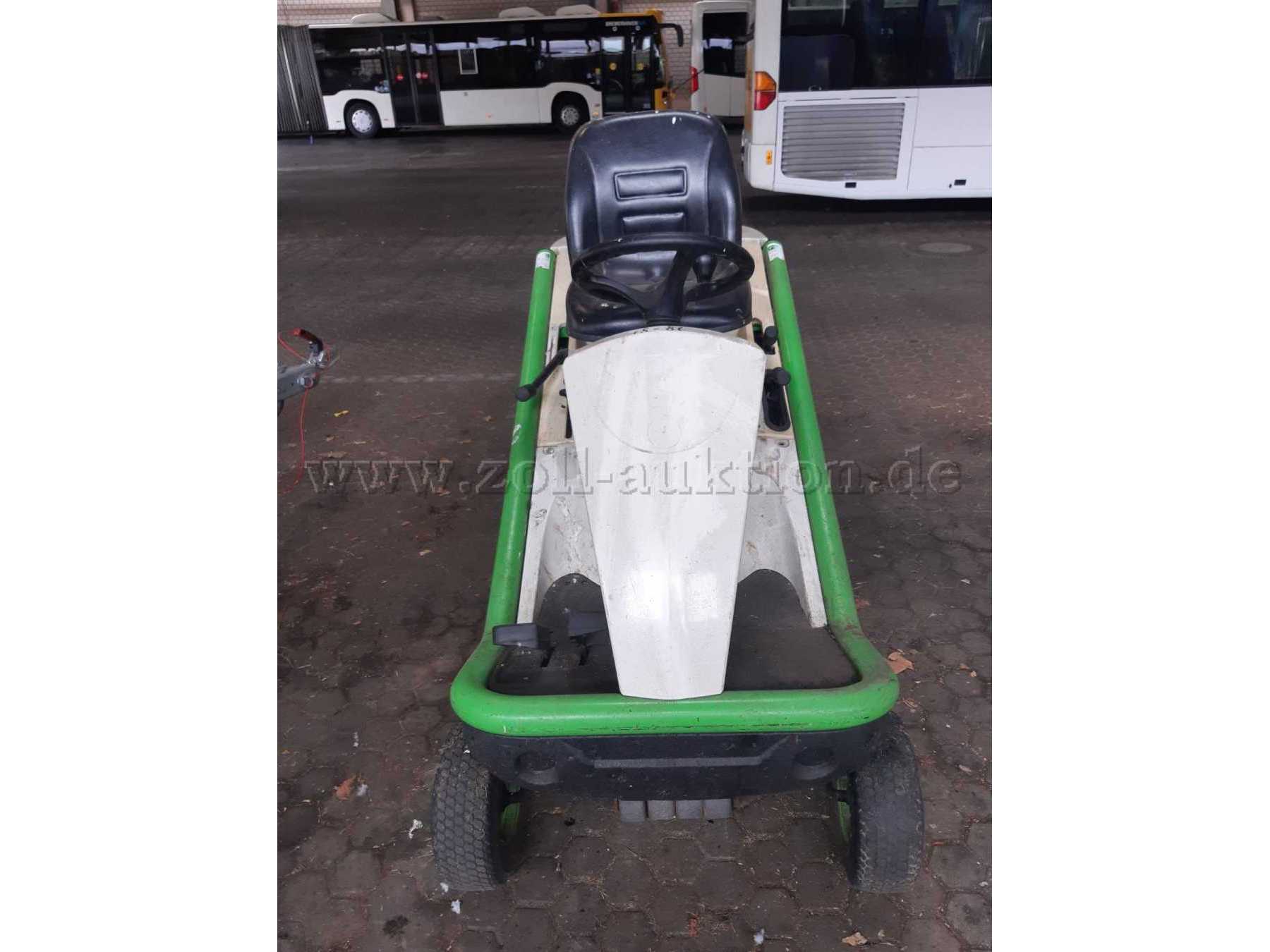 Aufsitzmäher von vorne