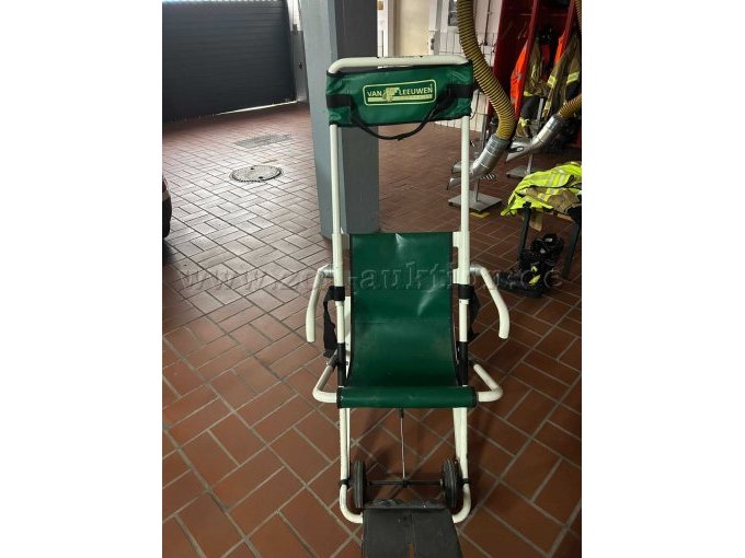 Evakuierungsstuhl (Sitzposition)