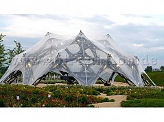 Experimentelles Faserpavillon im aufgebauten Zustand bei der Bundesgartenschau in Heilbronn - auf dem Bild ist Dachbedeckung mit abgebildet, welche nicht Teil der Auktion ist