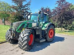 Traktor ohne Anbaugerät (Vorderansicht)