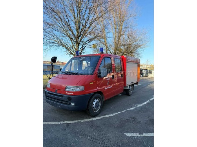 Vorderansicht/
Seitenansicht Fahrerseite